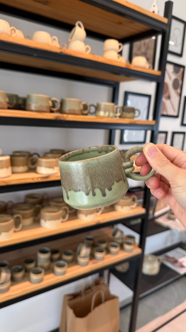 א2- لون اخضر وبني